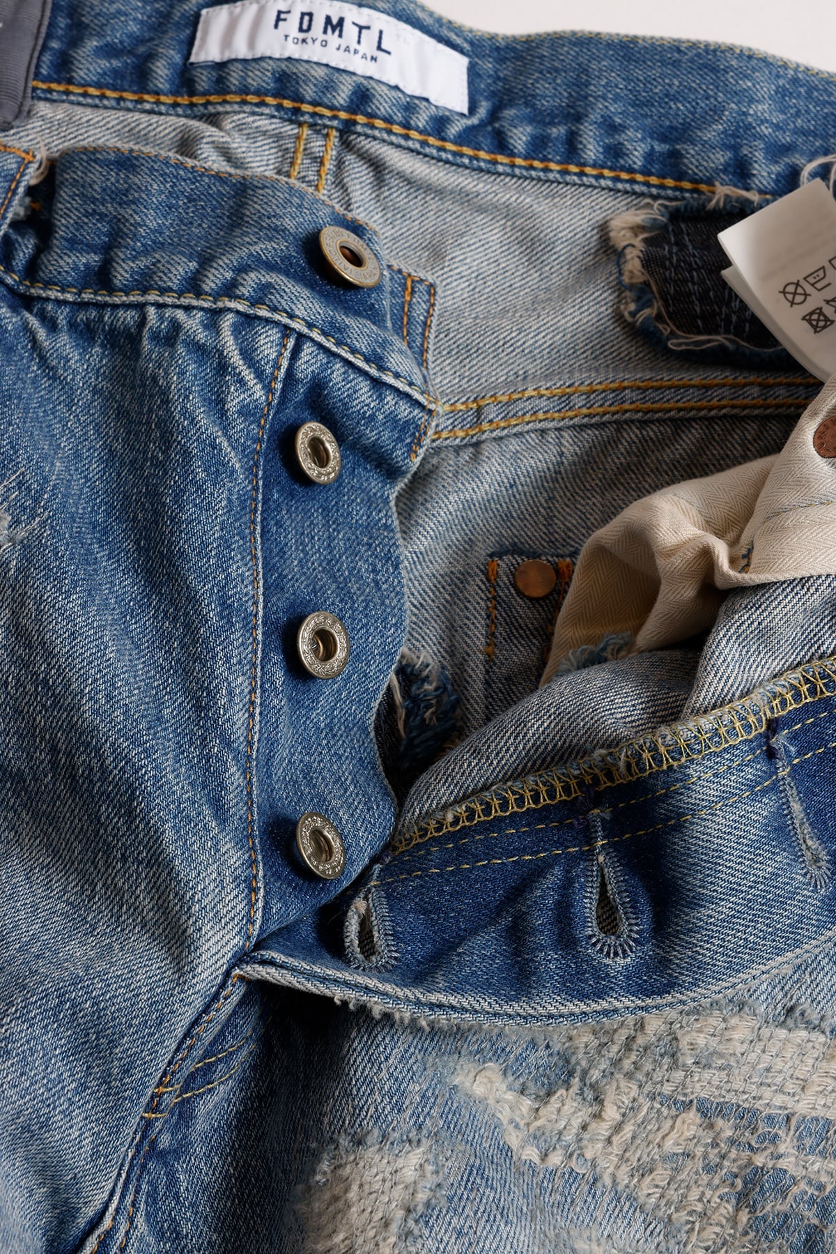 CLASSIC STRAIGHT DENIM CS136