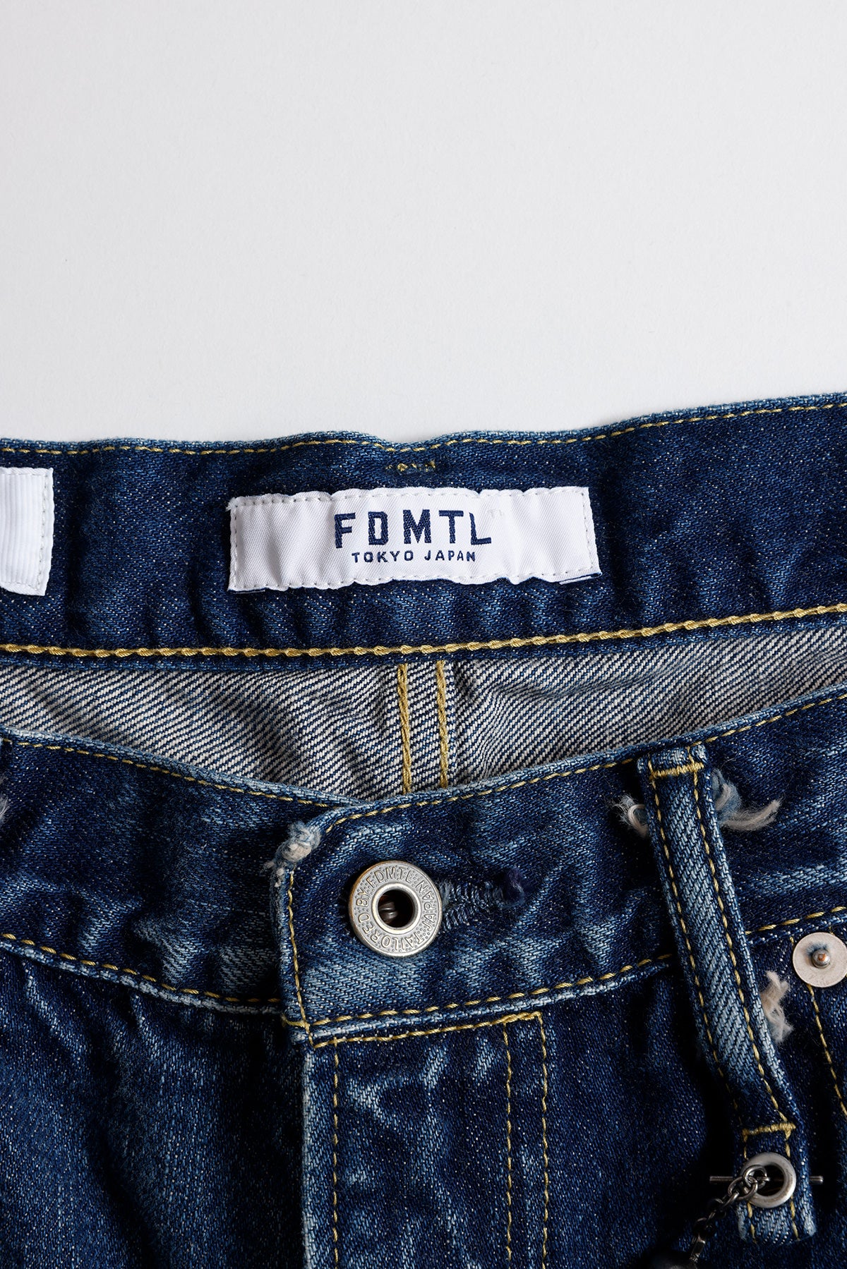 CLASSIC STRAIGHT DENIM CS138