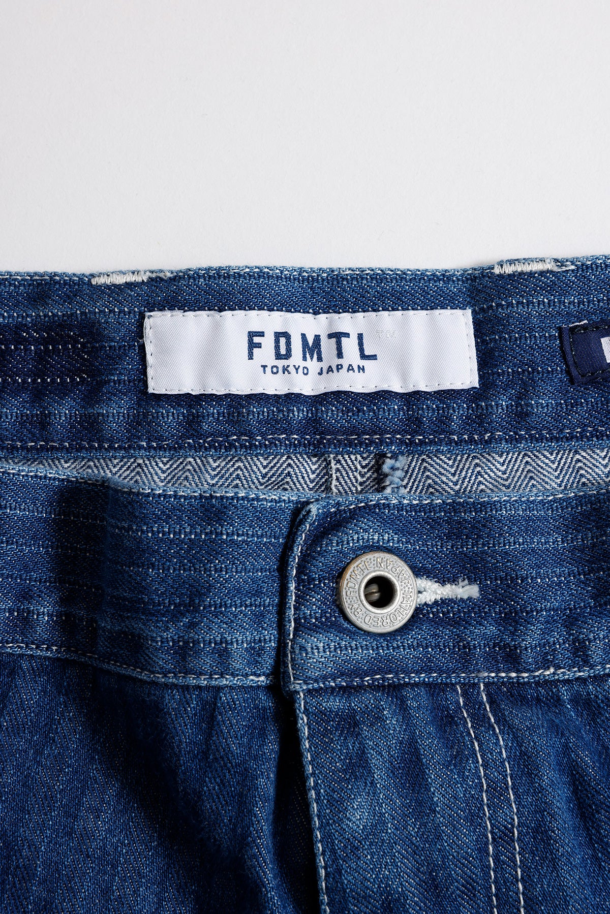 PATCHWORK DOUBLE KNEE SHORTS 3YR WASH